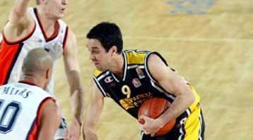 Ηρωικές εμφανίσεις: η ΑΕΚ 73-70 στη Ρώμη, ο Ολυμπιακός 78-90 την Παμέσα στην Ισπανία