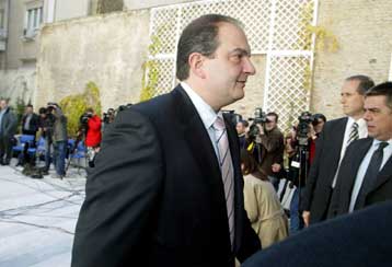 Οι πολίτες ζητούν συγκεκριμένες προτάσεις για τα προβλήματά τους, λέει ο Κ.Καραμανλής