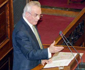 Αντιπαράθεση κυβέρνησης – Νέας Δημοκρατίας στη Βουλή για τον τουρισμό