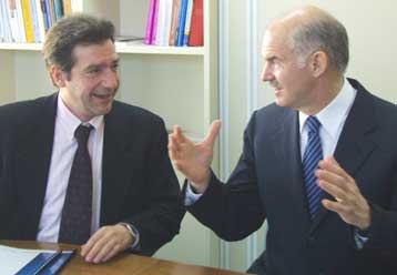 Ευέλικτη και αξιόπιστη διοίκηση υπόσχεται ο Γ.Παπανδρέου