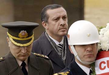 Λύση στο Κυπριακό βλέπει ο Ερντογάν – Πιο συγκρατημένοι οι στρατηγοί