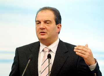 Με «βέλη» κατά του υποψήφιου προέδρου του ΠΑΣΟΚ η ομιλία Καραμανλή στον Πύργο