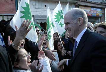 Σε συστράτευση των νέων για την εκλογική νίκη καλεί ο Γ.Παπανδρέου από την Κομοτηνή