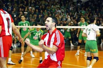 Ο Ολυμπιακός 3-0 τον Παναθηναϊκό μέσα στη Λεωφόρο