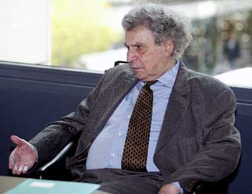 Δεν προτίθεμαι να πολιτευτώ, ψηφίζω Αριστερά, ξεκαθαρίζει ο Μίκης Θεοδωράκης