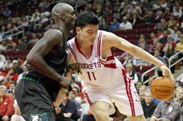 Ο Γιάo Μινγκ «ξαναχτύπησε» και οι Ρόκετς συνέχισαν το σερί