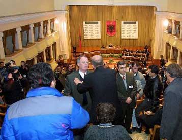 Απορρίφθηκε η πρόταση μομφής κατά του Αλβανού πρωθυπουργού Φάτος Νάνο