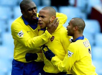 Έπιασε και πάλι κορυφή η Αρσεναλ με 2-0 επί της Αστον Βίλα