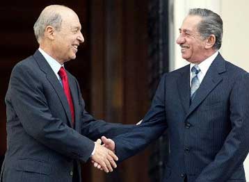 Στην Αγκυρα το κλειδί της λύσης του Κυπριακού, λένε Σημίτης και Παπαδόπουλος