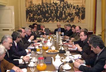 Αυξήσεις 8% και 39 ώρες εργασίας την εβδομάδα ζητά η ΓΣΕΕ από τους εργοδοτικούς φορείς