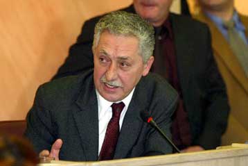 Με κατάθεση νομοθετικής πρότασης στη Βουλή επανέρχεται ο ΣΥΝ στο θέμα του 35ώρου