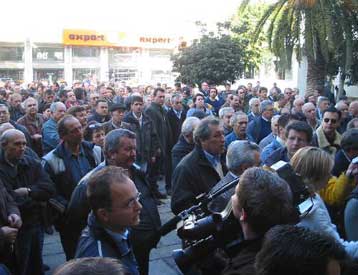 Επεισόδια σε συγκέντρωση διαμαρτυρίας ελαιοπαραγωγών στο Αίγιο