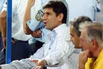 Μιχαλήτσος αντί Σκόμποε στον Αρη, παρελθόν ο Κασδοβασίλης από Ακράτητο