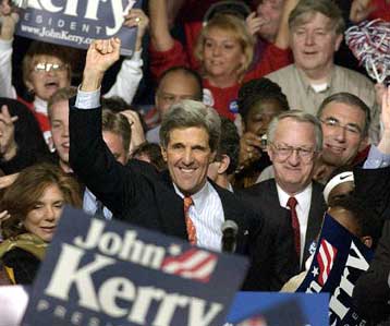 Ο Τζον Κέρι προηγείται στην αναμέτρηση της Αϊόβα για το χρίσμα των Δημοκρατικών