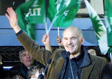 Την «πολιτική απελπισίας» της ΝΔ κατήγγειλε από το Λαύριο ο Γ.Παπανδρέου