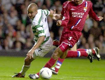 Κρεμάει τα παπούτσια του το 2004 ο Χένρικ Λάρσον