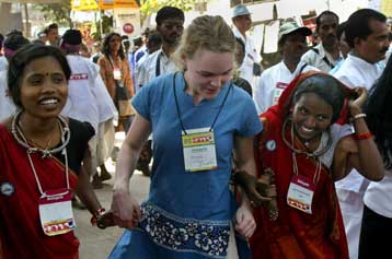 AIDS και γενετικά τροποιημένα τρόφιμα απασχόλησαν το Παγκόσμιο Κοινωνικό Φόρουμ