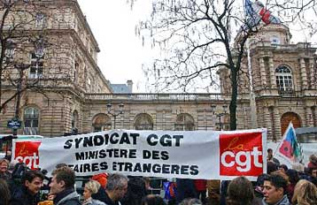 Πανεθνική απεργία παρέλυσε το σιδηροδρομικό δίκτυο της Γαλλίας