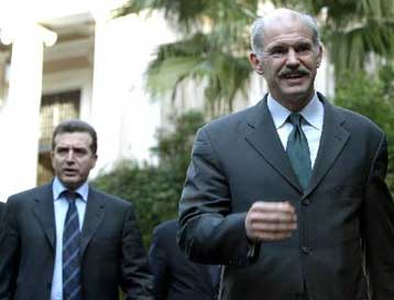 Ικανοποίηση στο ΠΑΣΟΚ για τη λαϊκή ανταπόκριση στις περιοδείες του Γ.Παπανδρέου