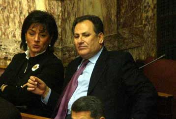 Ο Γ.Παπανδρέου σήκωσε τους πολίτες από τους καναπέδες, δηλώνει η υπουργός ΠΕΧΩΔΕ