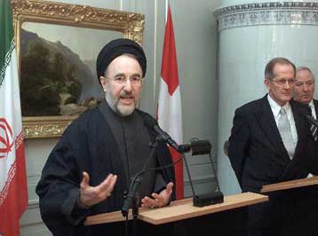 Δεν προτίθεται να παραιτηθεί ο Χαταμί εξαιτίας του αποκλεισμού των μεταρρυθμιστών