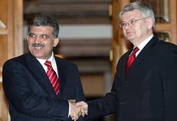 Στην Τουρκία ο Γιόσκα Φίσερ για συνομιλίες με φόντο ένταξη, Κυπριακό και τρομοκρατία