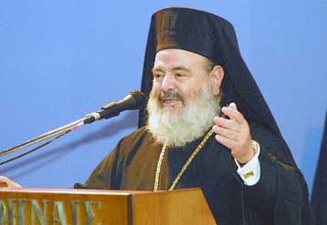 «Ναι» στη μαντήλα διακηρύσσει ο αρχιεπίσκοπος Χριστόδουλος