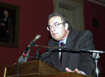 Την κατάργηση των Πανελληνίων εισηγείται ο Γ.Μπαμπινιώτης