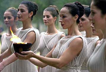 Αρχαιολογικούς χώρους σε όλη την επικράτεια θα φωτίσει η Ολυμπιακή φλόγα