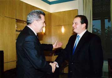 Την επιστροφή του Δ.Αβραμόπουλου στη ΝΔ ανακοίνωσε ο Κώστας Καραμανλής