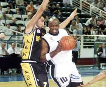 Μία αγωνιστική σε ΑΕΚ, ΠΑΟΚ και Περιστέρι