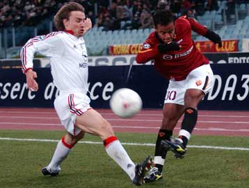 Η Μίλαν 2-1 στο «Ολίμπικο» και πρόκριση στην τετράδα – Επεισόδια πριν το ματς