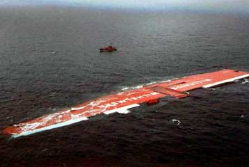 Ένας Έλληνας και 16 Αιγύπτιοι ναυτικοί αγνοούμενοι μετά τη βύθιση πλοίου