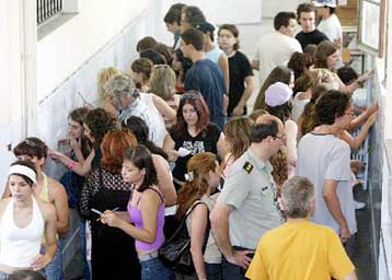 Κατάργηση των Πανελληνίων και αύξηση των εισακτέων εξετάζει ο Γ.Παπανδρέου