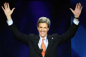 Προηγείται στις τάξεις των Δημοκρατικών ο Τζον Κέρι