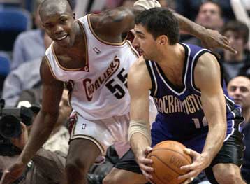 Εκτός έδρας νίκη των Σακραμέντο επί του Κλίβελαντ με 37 πόντους από τον Στογιάκοβιτς