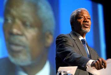 «Ας μην αγνοήσουμε την ανάπτυξη» καλεί τη διεθνή κοινότητα ο Κόφι Ανάν