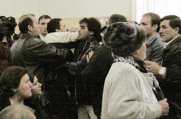 Τρις ισόβια και πέντε χρόνια φυλάκισης η ποινή για το δολοφόνο Ηλία Λιασκώνη