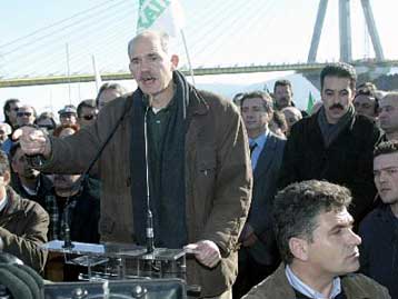 Δεν μας ταιριάζουν οι «γκρίζες σκιές», δήλωσε από το Αντίρριο ο Γιώργος Παπανδρέου