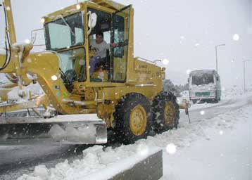 Σφοδρή χιονοθύελλα έπληξε τη Θάσο – Προβλήματα από την κακοκαιρία και στη Σάμο