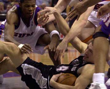 Νίκη – θρίλερ των Τίμπεργουλβς επί των Πίστονς με πρωταγωνιστή τον Σπρίουελ