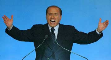 Με βολές κατά της Αριστεράς γιόρτασε τα δέκα χρόνια του στην πολιτική ο Μπερλουσκόνι