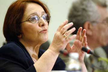 «Όχι» στο δικομματισμό και τις ευκαιριακές συνεργασίες, λέει η Αλέκα Παπαρήγα