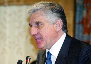 Μπορούμε να αλλάξουμε και το όνομα του ΠΑΣΟΚ, εκτιμά ο Γ.Παπαντωνίου