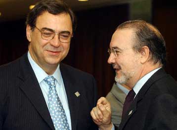 Αλλαγή δημοσιονομικής πλεύσης συνιστά η Κομισιόν στην Ελλάδα