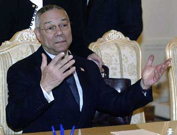 Πιέσεις Πάουελ προς Πούτιν για δημοκρατικές μεταρρυθμίσεις και για τη Γεωργία