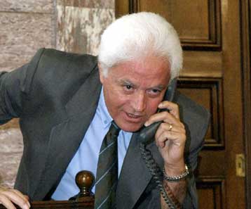 Τριμελής επιτροπή στο ΠΑΣΟΚ για την ακρόαση των εννέα βουλευτών