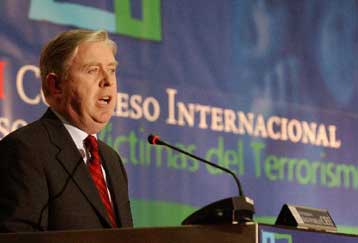 Ταχεία υιοθέτηση του ευρωπαϊκού εντάλματος σύλληψης ζητά ο Πατ Κοξ από την Ελλάδα