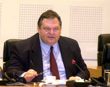 Συζήτηση Βενιζέλου με νέους για το επαγγελματικό μέλλον σε τομείς πολιτισμού