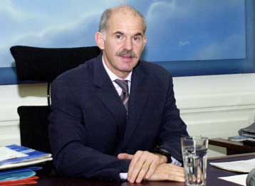 Επιβεβλημένη, αλλά όχι προσωπικού χαρακτήρα η αποπομπή των εννέα είπε ο Γ.Παπανδρέου